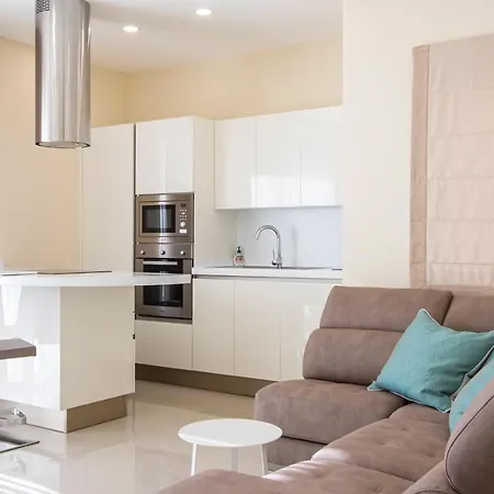 Vp72- Modern Penthouse With Jacuzzi And Open Views *