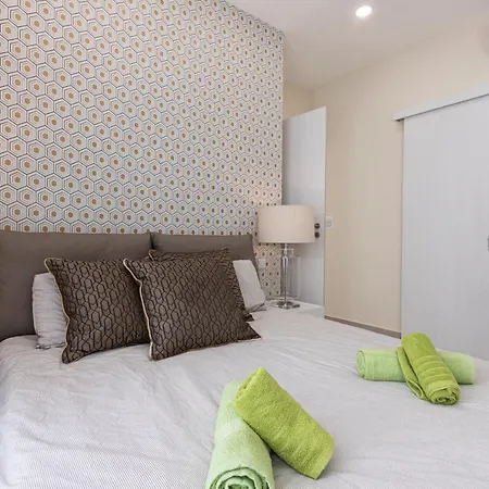 Vp72- Modern Penthouse With Jacuzzi And Open Views