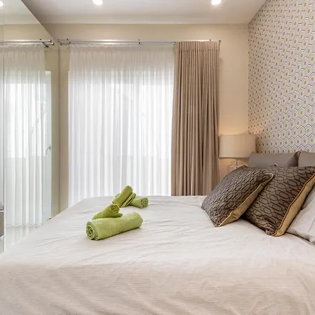 Vp72- Modern Penthouse With Jacuzzi And Open Views *